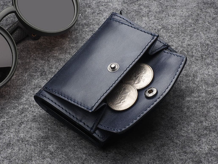 Portfel HIKER Max wykonany z roślinnie garbowanej skóry Nomad granatowy