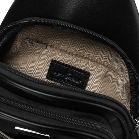 Saszetka damska crossbody Peterson z regulowanym paskiem, czarna eko skóra
