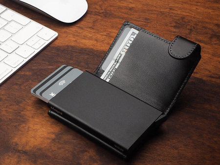 Portfel SOLO wykonany z miękkiej w dotyku skóry Italia czarny