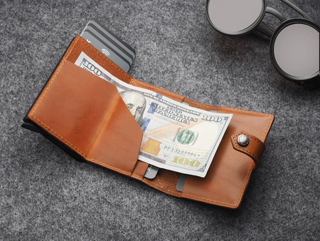 Portfel HIKER - CHIC Decor wykonany z garbowanej skóry Nomad koniak