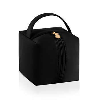 Kwadratowa kosmetyczka MELLOW czarny