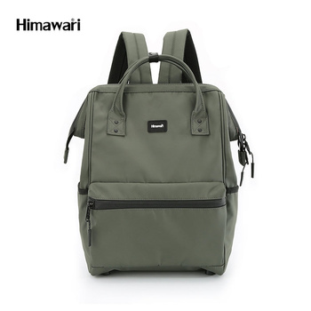 Plecak z wodoodpornego nylonu w zielonym kolorze wyposażony w stabilizujące nóżki na spodzie - Himawari