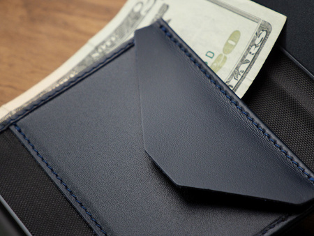 Portfel PORTER Go wykonany z miękkiej w dotyku skóry Italia granatowy