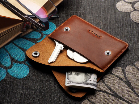 Portfel RETRO wykonany z roślinnie garbowanej skóry Nomad koniak