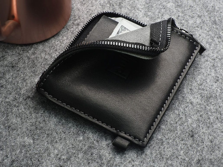 Portfel OLDTIMER wykonany z roślinnie garbowanej skóry Nomad czarny