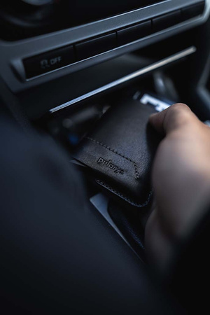 Portfel GOBI Wykonany z roślinnie garbowanej skóry Nomad czarny