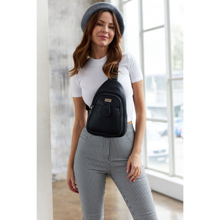 Saszetka damska crossbody w czerni - skórzany plecaczek Peterson