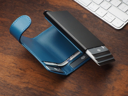 Portfel SOLO wykonany z miękkiej w dotyku skóry Italia niebieski