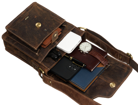 Listonoszka męska Peterson w brązowej skórze ze złotymi detalami