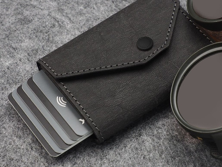 Portfel PORTER Go wykonany z  wodoodpornego papieru Wash Paper czarny