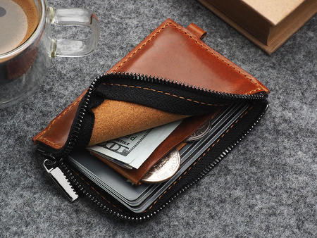 Portfel OLDTIMER SLIM  wykonany z roślinnie garbowanej skóry Nomad koniak