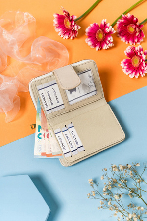 Skórzany, elegancki portfel damski na zatrzask i suwak - Lorenti