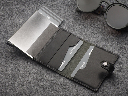 Portfel EASY WALLET wykonany z garbowanej skóry Nomad czarny