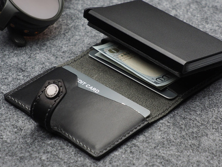 Portfel HIKER wykonany z roślinnie garbowanej skóry Nomad czarny