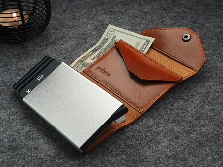 Portfel PORTER Go wykonany z roślinnie garbowanej skóry Nomad koniak