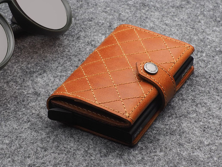 Portfel HIKER - CHIC Decor wykonany z garbowanej skóry Nomad koniak