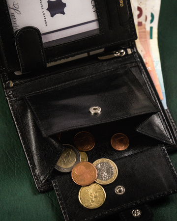 Portfel męski skórzany z zatrzaskiem Rovicky - elegancja i funkcjonalność