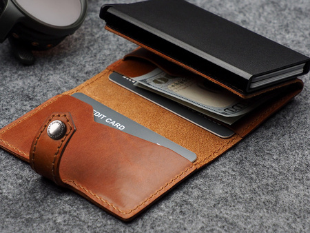 Portfel HIKER wykonany z roślinnie garbowanej skóry Nomad koniak