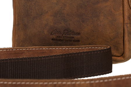 Listonoszka męska Peterson w brązowej skórze z regulowanym paskiem