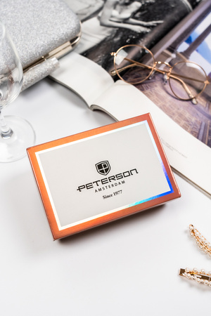 Portfel damski Peterson w czerwonym kolorze z dużą przestrzenią