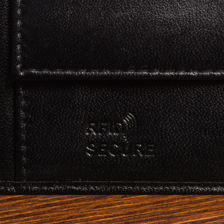 Portfel męski ze skóry z RFID Sanchez - czarny