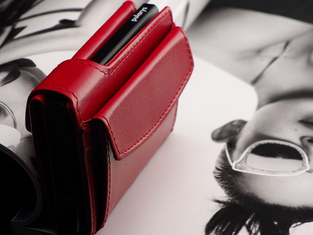 Portfel SOLO Max wykonany z miękkiej w dotyku skóry Italia czerwony