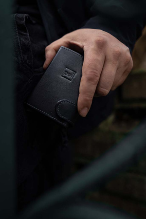 Portfel SOLO wykonany z miękkiej w dotyku skóry Italia czarny