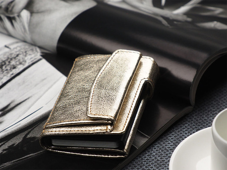 Portfel SOLO Max wykonany z lśniącej skóry Regalia złoty