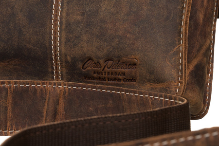 Listonoszka męska Peterson w brązowej skórze ze złotymi detalami