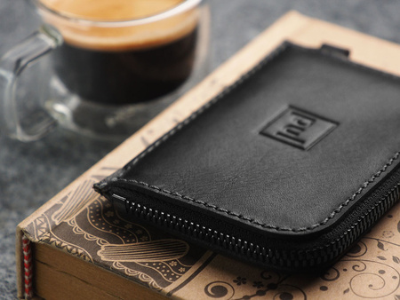Portfel OLDTIMER SLIM wykonany z roślinnie garbowanej skóry Nomad czarny