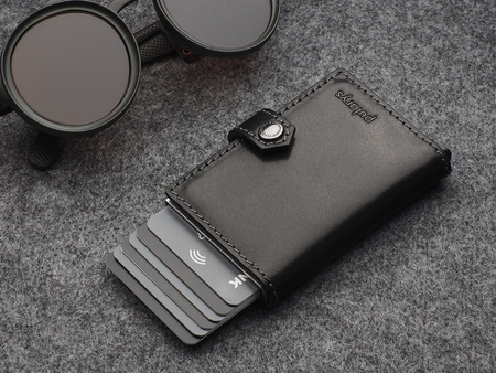 Portfel EASY WALLET wykonany z garbowanej skóry Nomad czarny