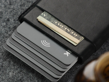 Portfel GOBI Wykonany z roślinnie garbowanej skóry Nomad czarny