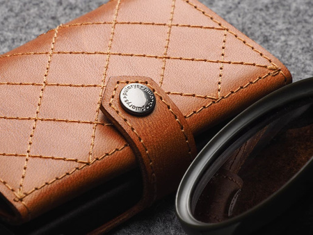 Portfel HIKER - CHIC Decor wykonany z garbowanej skóry Nomad koniak