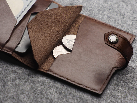 Portfel HIKER Go wykonany z roślinnie garbowanej skóry Nomad brązowy