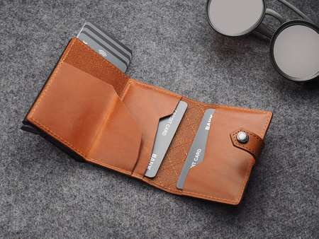 Portfel HIKER - CHIC Decor wykonany z garbowanej skóry Nomad koniak