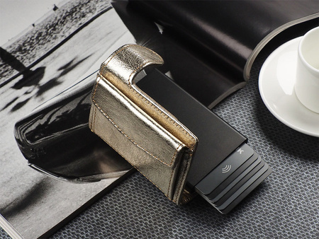 Portfel SOLO Max wykonany z lśniącej skóry Regalia złoty