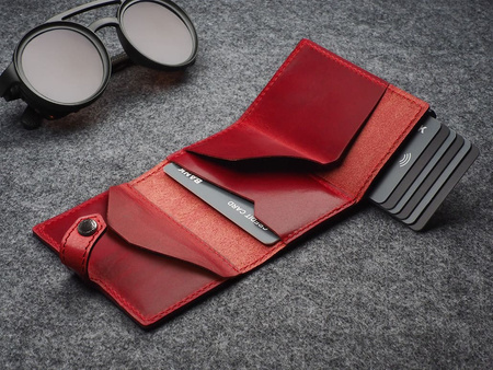 Portfel HIKER Go wykonany z roślinnie garbowanej skóry Nomad czerwony