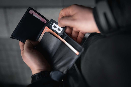 Portfel SOLO wykonany z miękkiej w dotyku skóry Italia czarny