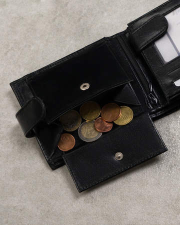 Portfel męski skórzany Cavaldi z zatrzaskiem i RFID - elegancka funkcjonalność