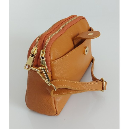 Listonoszka skórzana Vera Pelle Camel z dwiema komorami złotymi okuciami