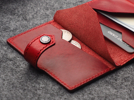 Portfel HIKER Go wykonany z roślinnie garbowanej skóry Nomad czerwony