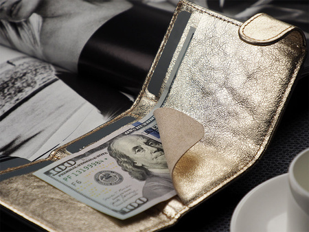 Portfel SOLO Max wykonany z lśniącej skóry Regalia złoty