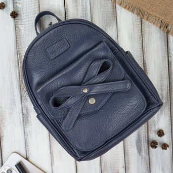 Skórzany plecaczek damski na co dzie z kokardką granatowy Paolo Peruzzi T-71-BLU