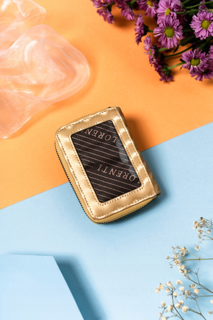 Mały portfel damski ze skóry naturalnej ze wzorem fal - Lorenti