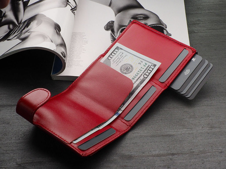 Portfel SOLO Max wykonany z miękkiej w dotyku skóry Italia czerwony