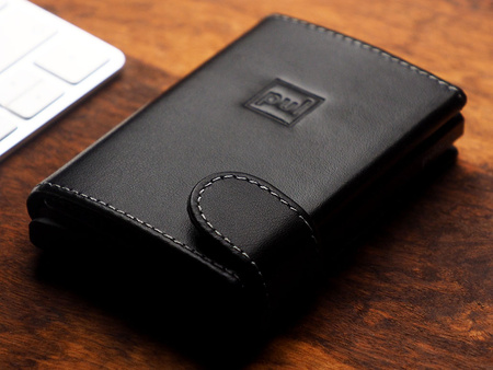 Portfel SOLO wykonany z miękkiej w dotyku skóry Italia czarny