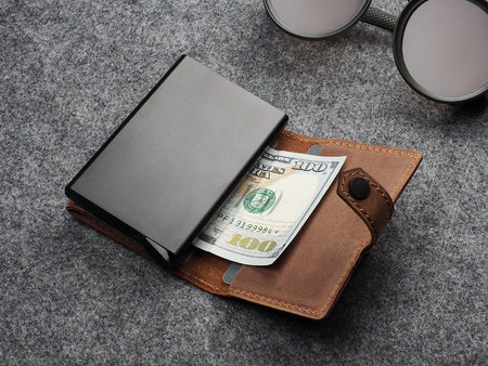 Portfel HIKER wykonany z polerowanej i woskowanej skóry Hunter koniak