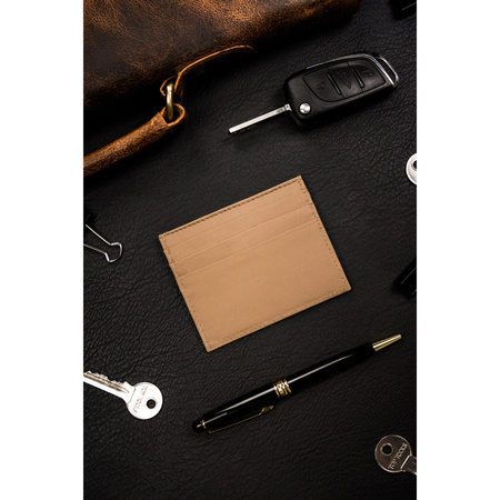 Eleganckie etui na karty ze skóry naturalnej w beżowym kolorze