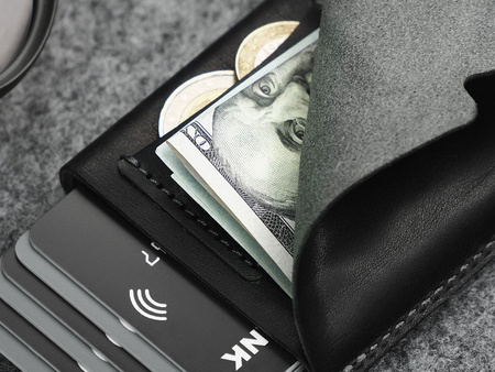 Portfel FUNKY wykonany ze skóry Nomad czarny