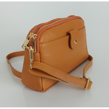 Listonoszka skórzana Vera Pelle Camel z dwiema komorami złotymi okuciami